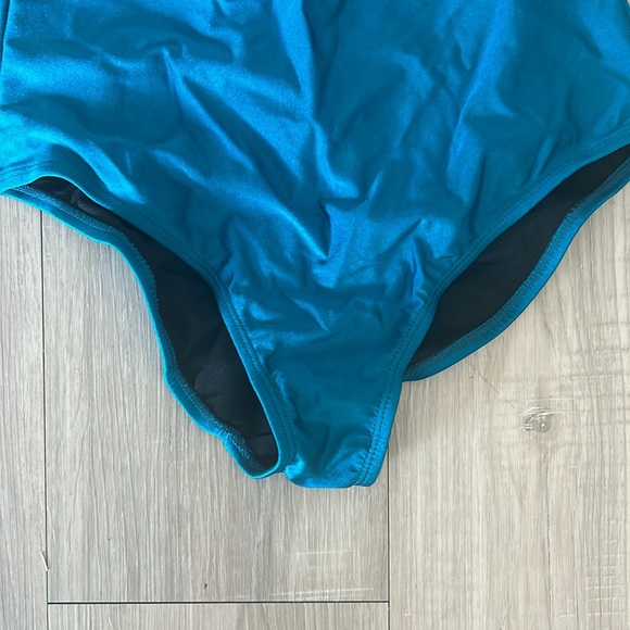 Rand new Women's Plunging Strappy One-Piece Swimsuit, Size Small - Picture 5 of 6